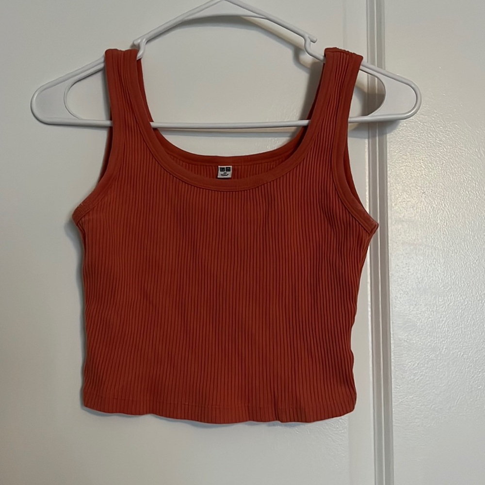 Uniqlo burnt orange cropped tank